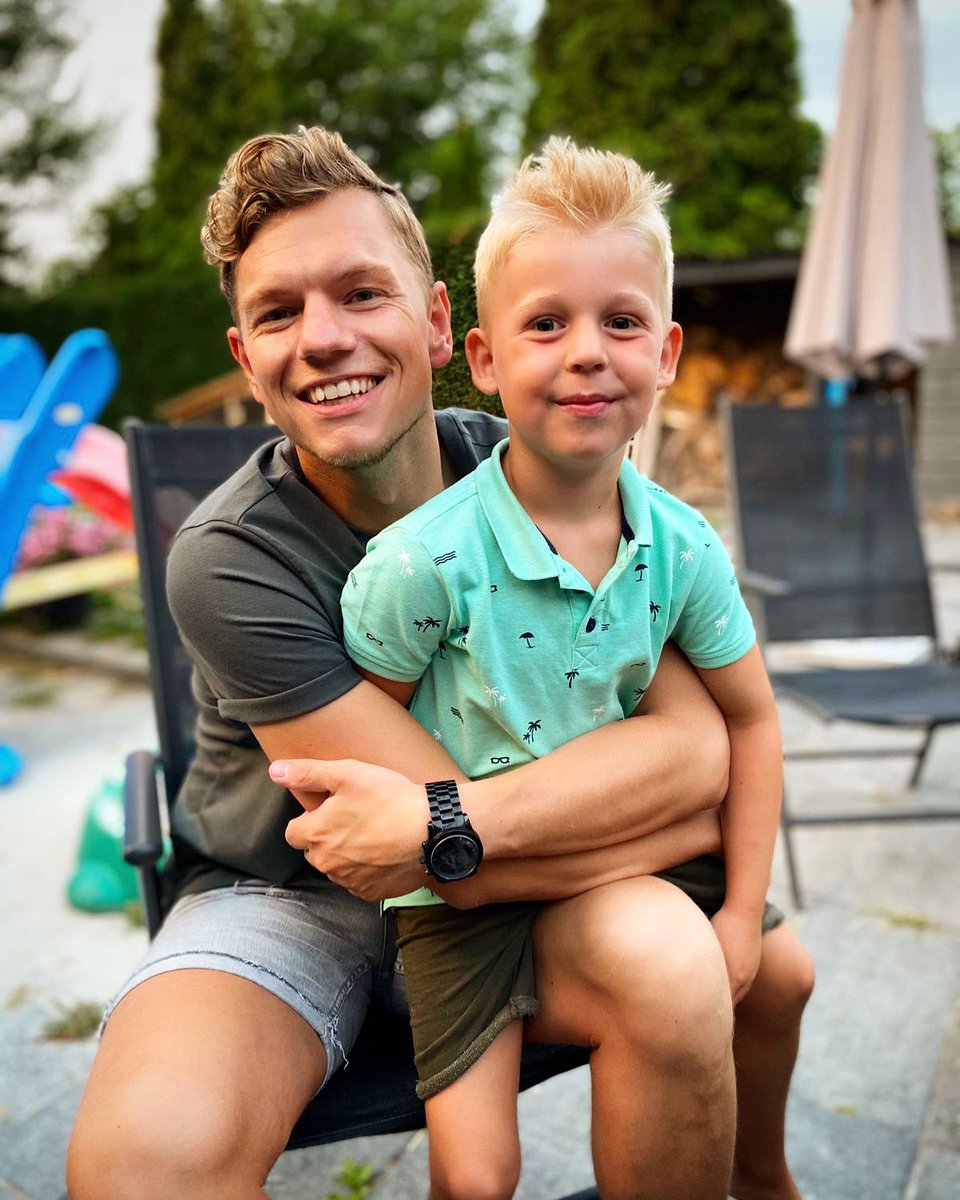 Even een staatsieportret met het leukste neefje van Nederland😍! #nephew #sem #cute #boy #uncle #smile #weekend m #instapic #family