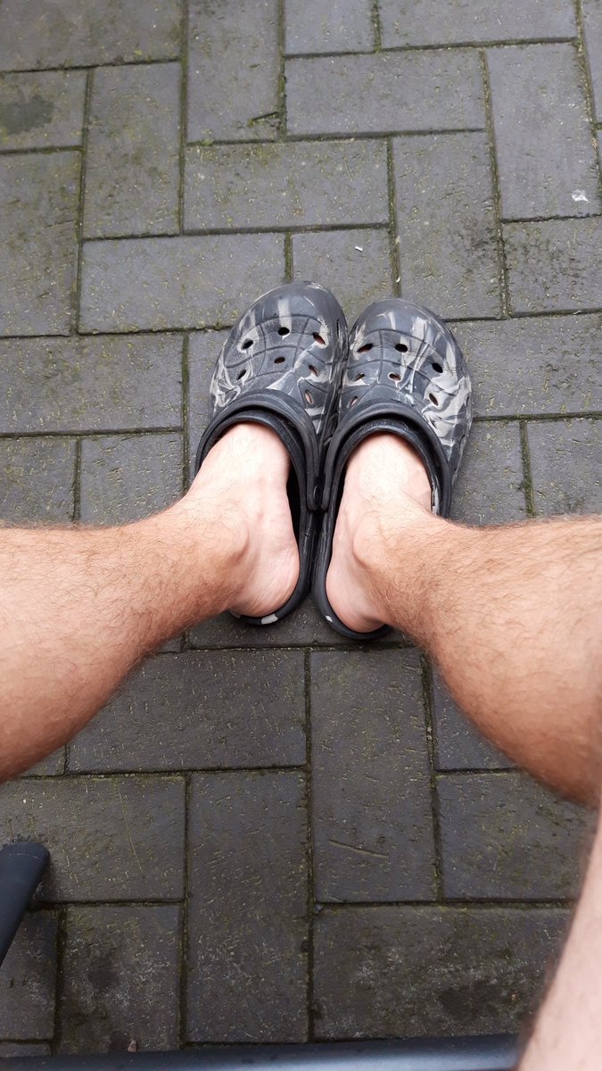 Hunter11master's tweet photo. Chill in my garden and waiting for Subs!!! https://t.co/mm78csIXoH