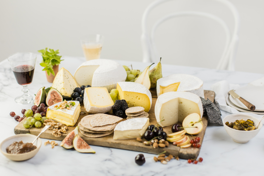 SharphamCheese's tweet photo. We've nudged past 600 followers! Thanks everyone! To mark the occasion we're sharing a recent, luscious Sharpham cheeseboard shot taken by the super talented RachelHoile in her studio in #Dartington #Devon
#britishcheese #foodphotography #artisancheese #devon #cheeseboardgoals https://t.co/AwJptFii1s
