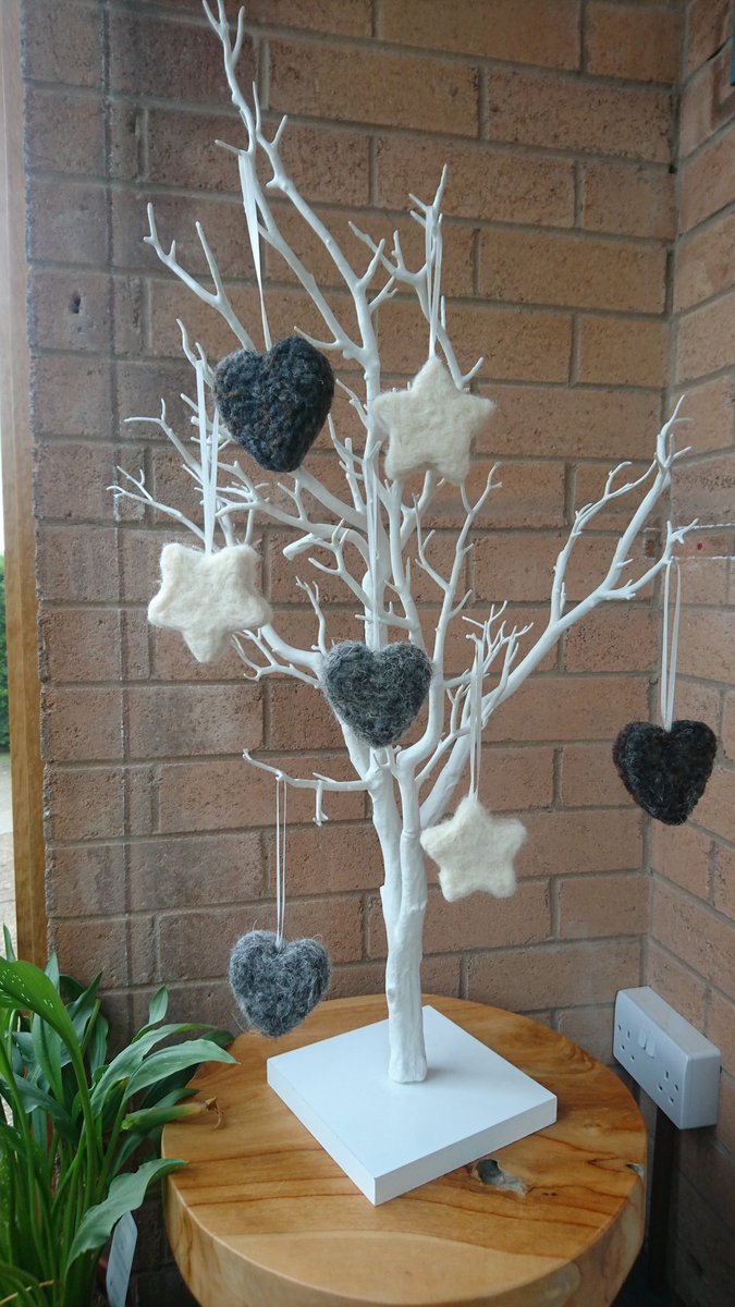 speckled_the's tweet photo. 🎄Christmas decorations 🎄
White stars and Herdwick hearts -£4.00 https://t.co/CpnbJy7Plp