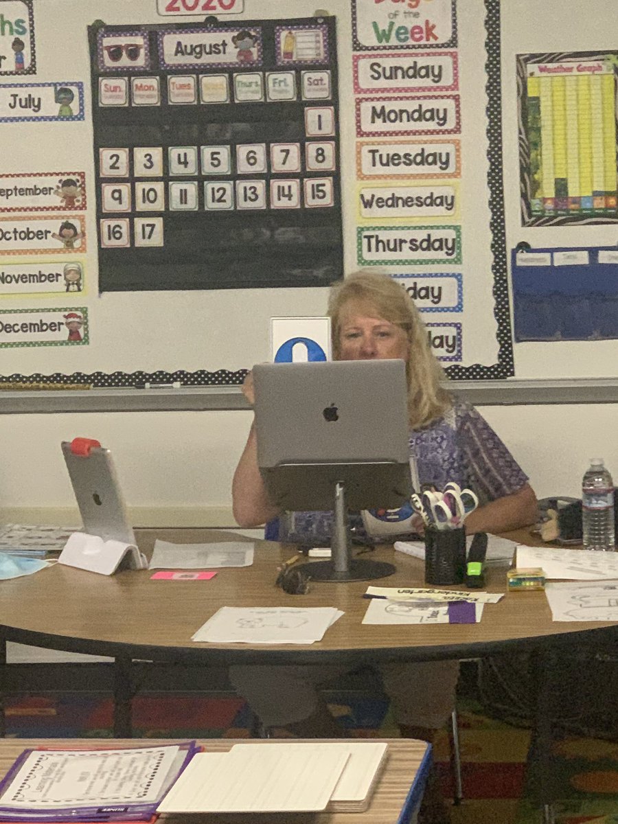 BusdWay's tweet photo. Majestic Way teachers are doing their thing #distancelearning2020 https://t.co/FhjQJMV9uU