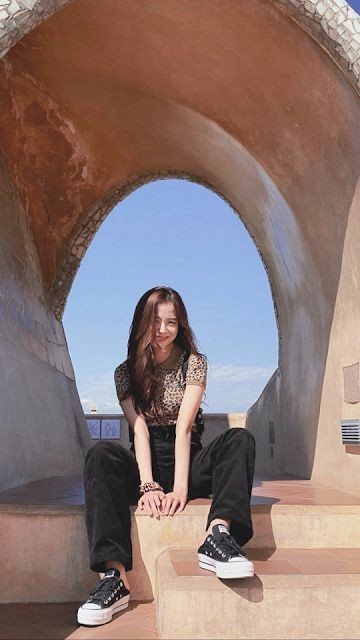masih newbie di rp twitter, jadi ngga pro bikin root.
tapi liat orang - orang tulis begini sih;

fambest ⇢ dm
mutual   ⇢ rt

#rootrp #rootrpw #root #roleplayerkpop #rpindonesia #roleplay