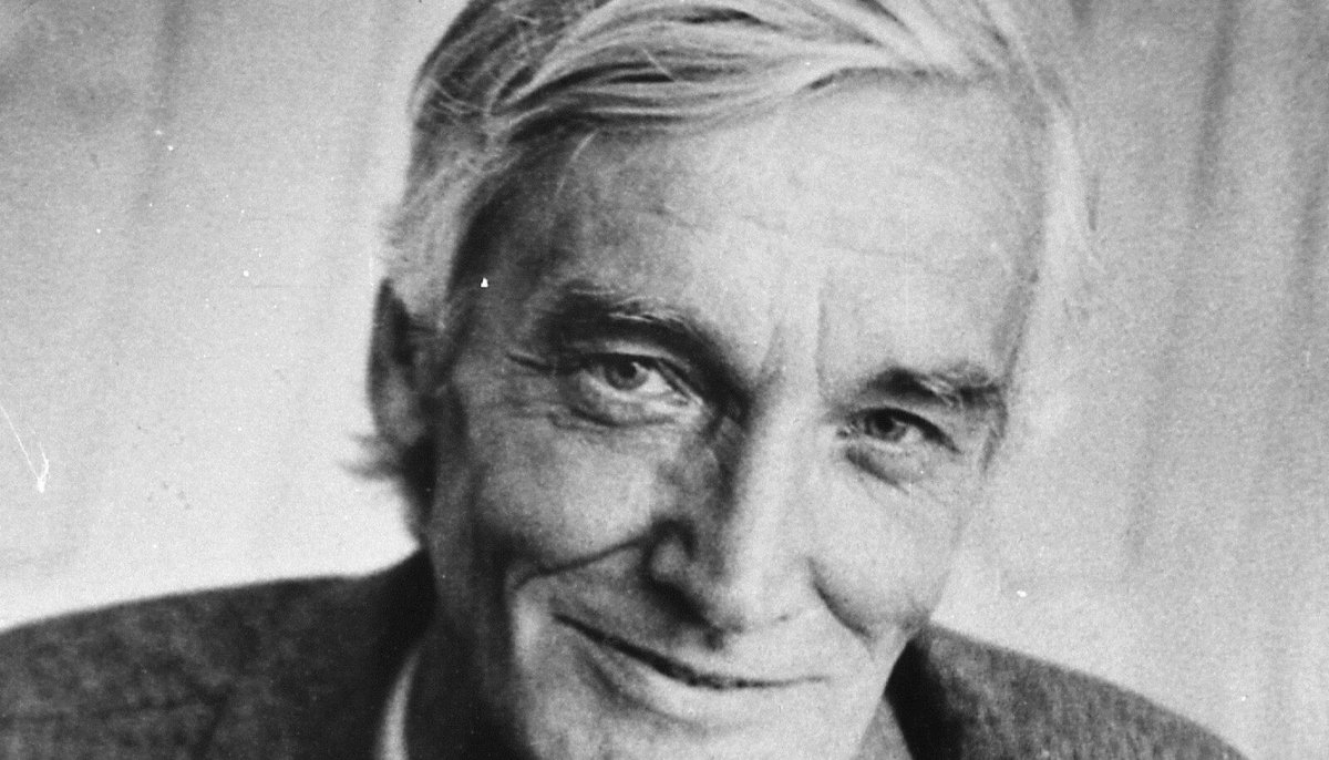 CarriGinter's tweet photo. “Palun mulle 100 grammi konjakit - ja kanderaam!” #ervinaabel #szolnok #randomphilosopher https://t.co/P1w7o7rRyB