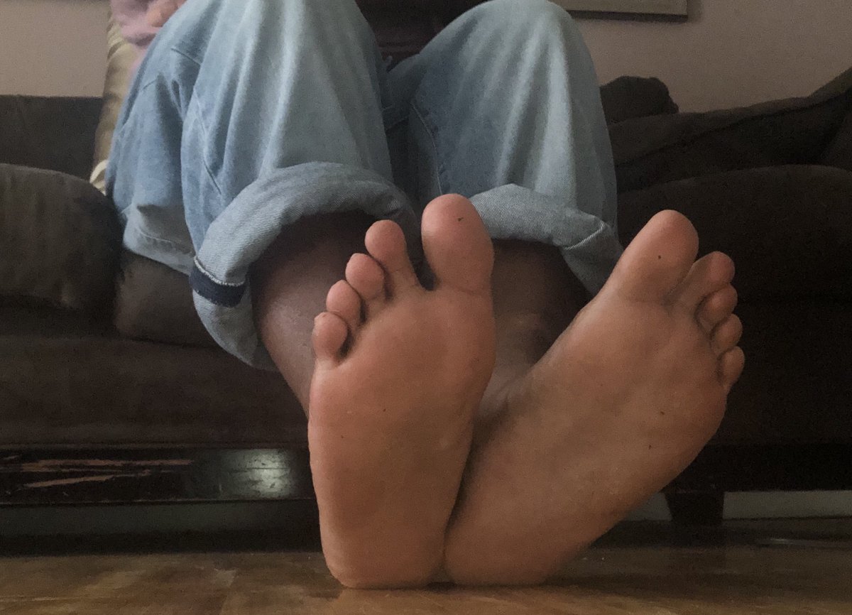 DraShake's tweet photo. Touch my feet bitch #gayfeet #malefeet #boyfeet #malefootfetish #gaybear #chub #chubby #feet #fetish #gay #smellyfeet #foot #gayfeetmaster #gayfeetfetish #malesoles #boyfootworship #malefootworship #sexymalefeet #barefeet https://t.co/TpzYQYd3OM
