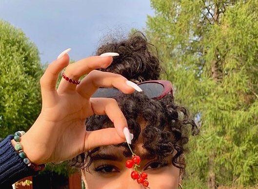 sofia bryant with the indie kid filter ; a thread