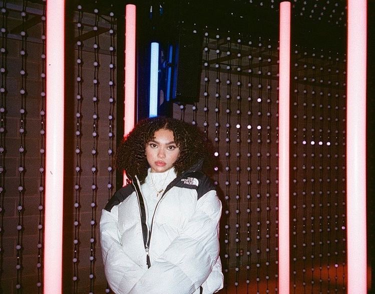 sofia bryant with the indie kid filter ; a thread