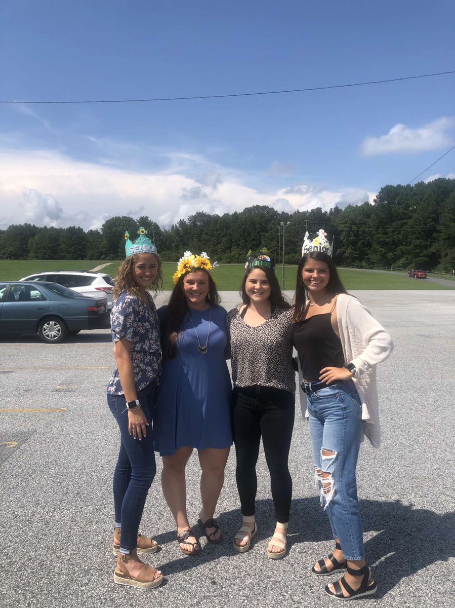 OHall2021's tweet photo. Here we are! Class of 2021💚💛 #Grease #2021 https://t.co/9h1QgXPQUn