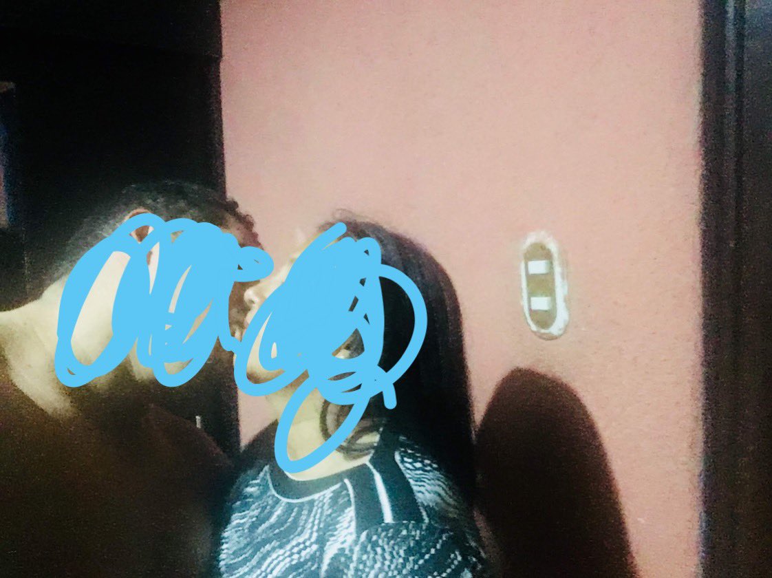 Me robaron mi teléfono viejo pero está conectado con mi iCloud así que me salen fotos de mi ladrón en mi camera roll