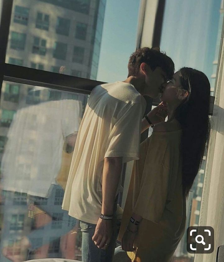 Alguien vino a recogerme al trabajo de sorpresa... Mi novio me consiente mucho ¿vieron?

       —via instagram—