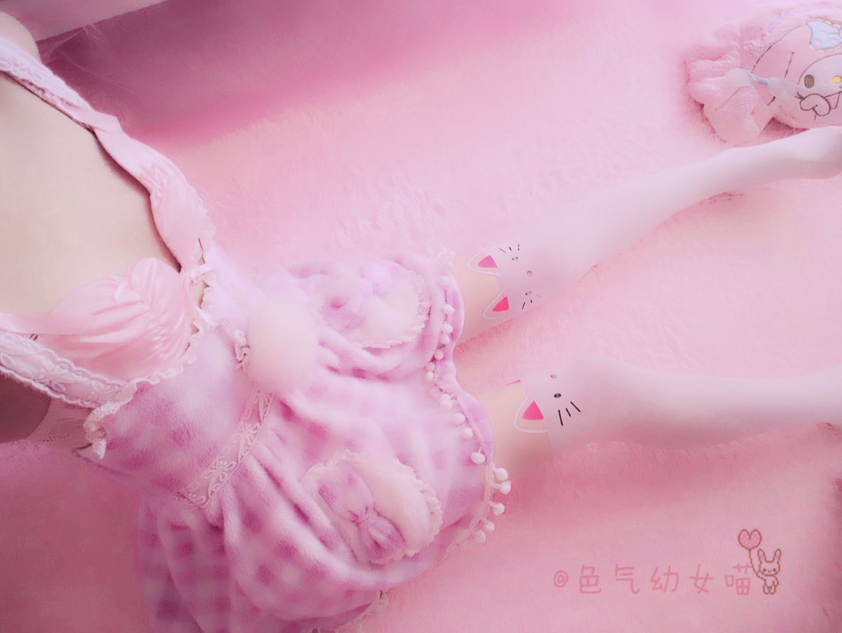 seqiyounumiao's tweet photo. 白丝好看吗 https://t.co/vcaDuI2cMm