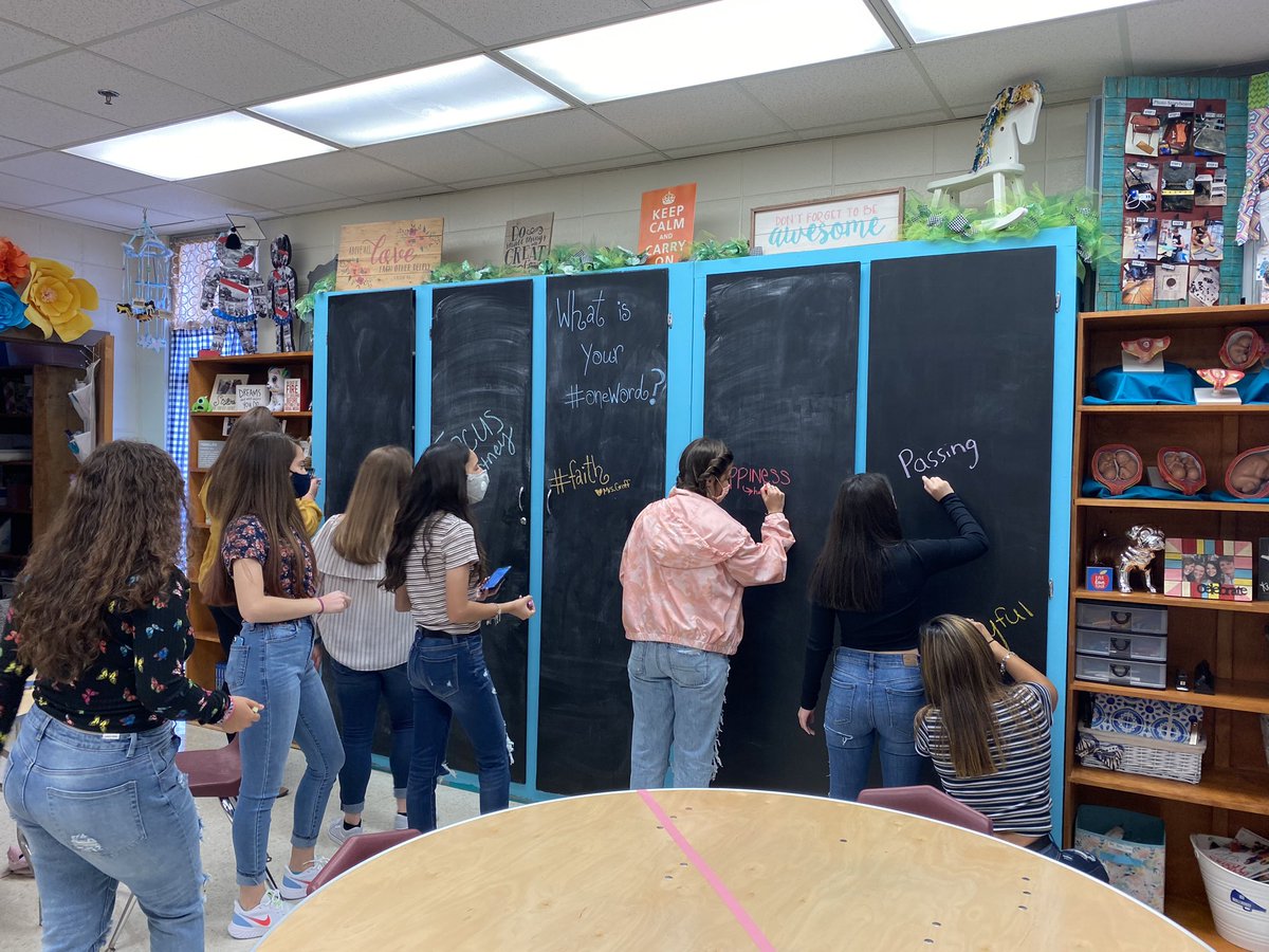 FACSLovesYou's tweet photo. This school year may look different but in my classroom today there was still love, laughter and lots of students excited for the year ahead! This wall brings purpose to the goals we are striving for this year❤️ Putting faith over fear! #oneword #1stdayofschool https://t.co/LdOnN3C2hP