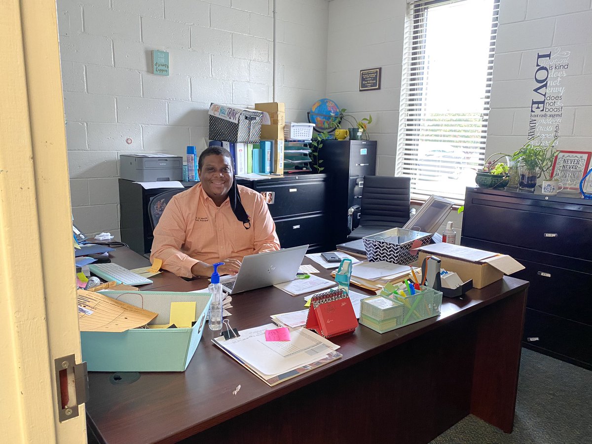 MED_MEDavis's tweet photo. Today was remarkable @HenryCountyBOE! From the first log-on to the last our teachers, leaders, and staff were #BeyondExceptional!  Check out our Remote Learning Evening option. #LearningNeverStopsInHenry #WeAreReady #WeveGotThisHenry https://t.co/XnnMxmoOjo