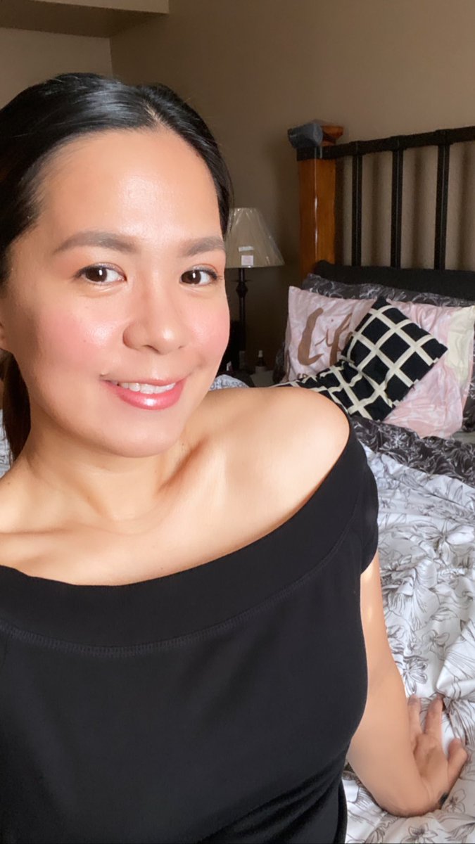 deth417's tweet photo. Nag make up kahit walang pupuntahan dahil nag binge watch kay @michelle_dy! Watchbg fr Arizona! #koreaninspired lol may pa off shoulder pa si mayora https://t.co/b3IPHyLSoJ