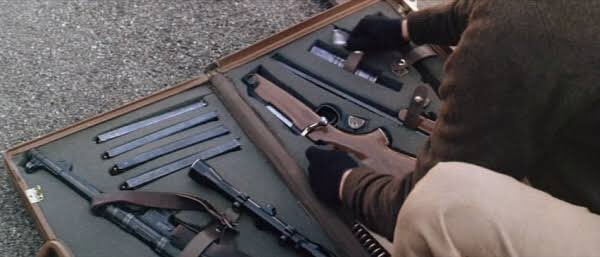 小玉大輔 ダーティハリー のスコルピオの使用銃器は日本の改造二式テラ 銃 ドイツのシュマイザー短機関銃 ワルサーp38と枢軸軍のものばかり アタッシュケースにはテラ銃だけでなくシュマイザーも収めてます 無茶苦茶重いでしょ これ こんなん持って