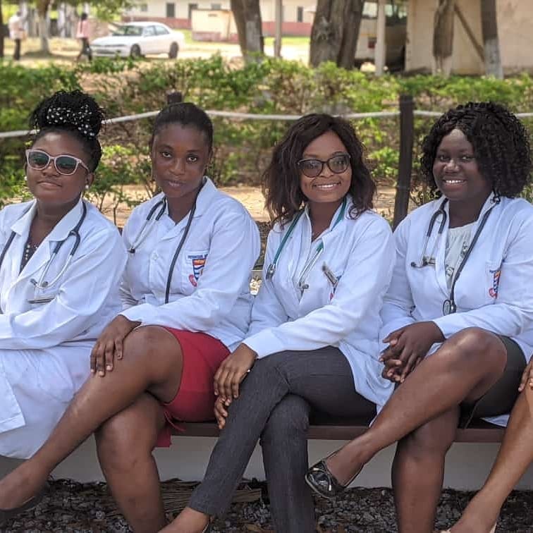 UccPasag's tweet photo. Ladies with make ups look nice. But have you seen one with a stethoscope before? Trust they're the best ❤️👌👩‍⚕️ https://t.co/Pb3XsZVkow