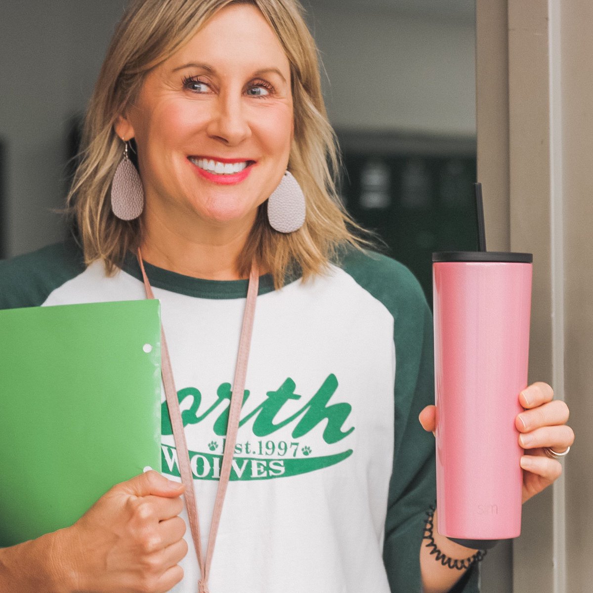 simplemodernco's tweet photo. Whether kids are attending school in-person, learning virtually or homeschooling, they'll all need a teacher leading the way! Thank you teachers of every kind for making this year one to remember! 💛 
#shopsimplemodern #beknown #teachersrock #teacherlife #backtoschool https://t.co/LaxZ81q178