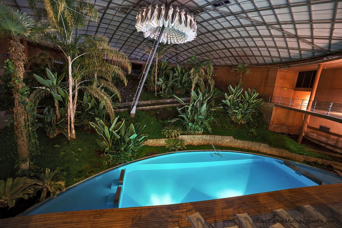 5/ Atacama is very dry, so to make our daily lives more pleasant the interior of the residencia is quite humid. We have in fact a nice oasis with a swimming pool! When you enter the residencia you can feel the humidity punching you in the face 