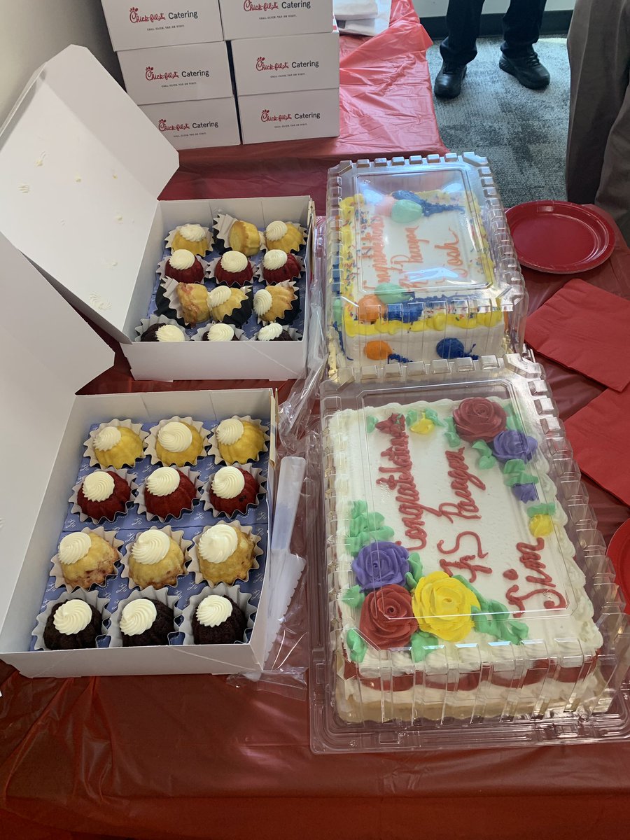 GloriaJCVS's tweet photo. Celebrating our district paragons today! Congratulations to Josh Taylor(RX)& James Foreman (FS) for leading with heart and taking care of our patients, customers and our communities! #Simplythebest #Paragons #Region31 #CVSATL #OneStoreTeam @DavidSanfordCVS @Kristacvs https://t.co/iKeeisCyv7