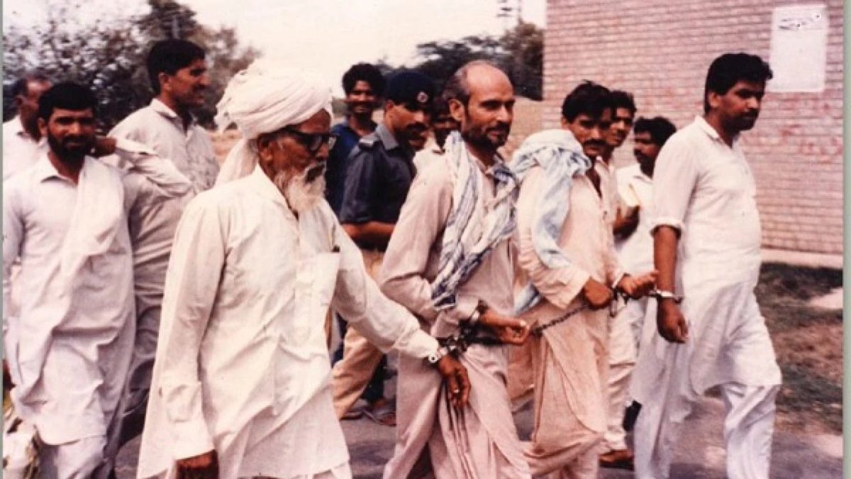 Later, my father explained what he was going through that time,"I was almost satisfied that Ahmadiyya Jamat is true but i decided to give another chance so i prayed that if this Jamat is true, we shall see Zia-ul-Haq being punished by God for oppressing Ahmadi Muslims./6