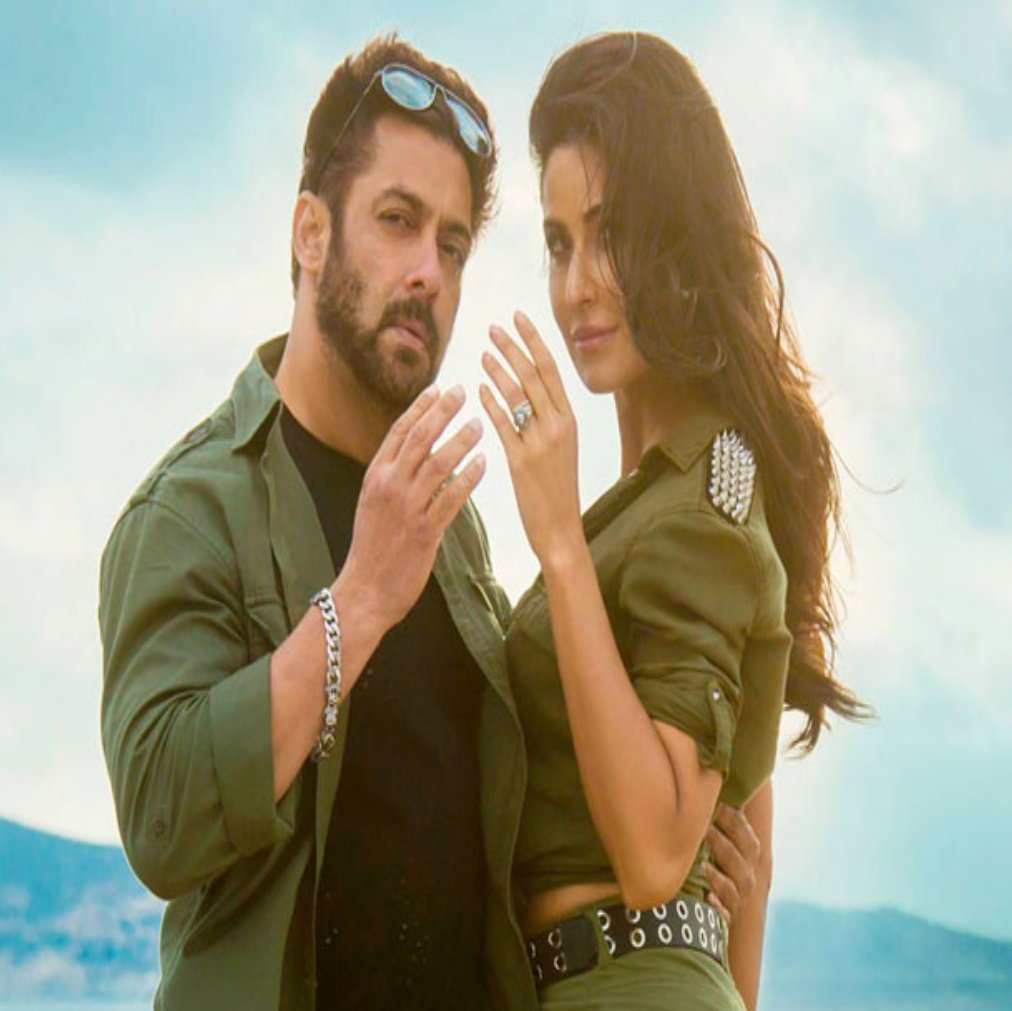 HamedTEmraan's tweet photo. #LaxmmiBombtrailer release cancelled.
#InsecurityLeDubiRe #FoxStudio #LaxmiBomb
Everyone want to show Salman Khan his place but unfortunately later they get to know where they stands.
*Ek tha Tiger*
*Tiger Zinda Hai*
*Or #SalmanKhan hi SULTAN Rahega* https://t.co/lPURVqu37D