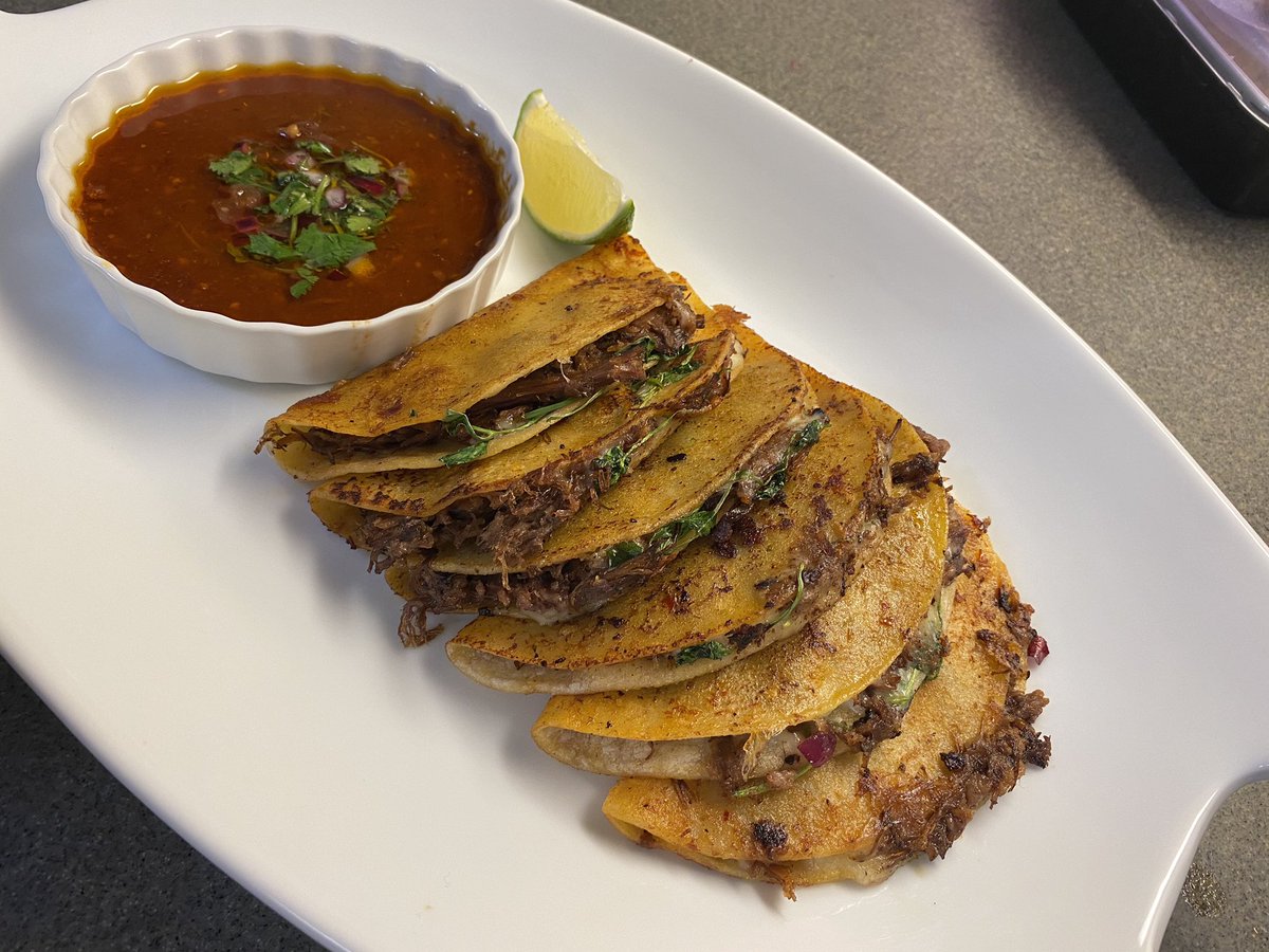 Briidagee's tweet photo. Birria Quesa Tacos 🌮
#Personalchef
#MyFirstAttempt https://t.co/DNTAFg5K4T