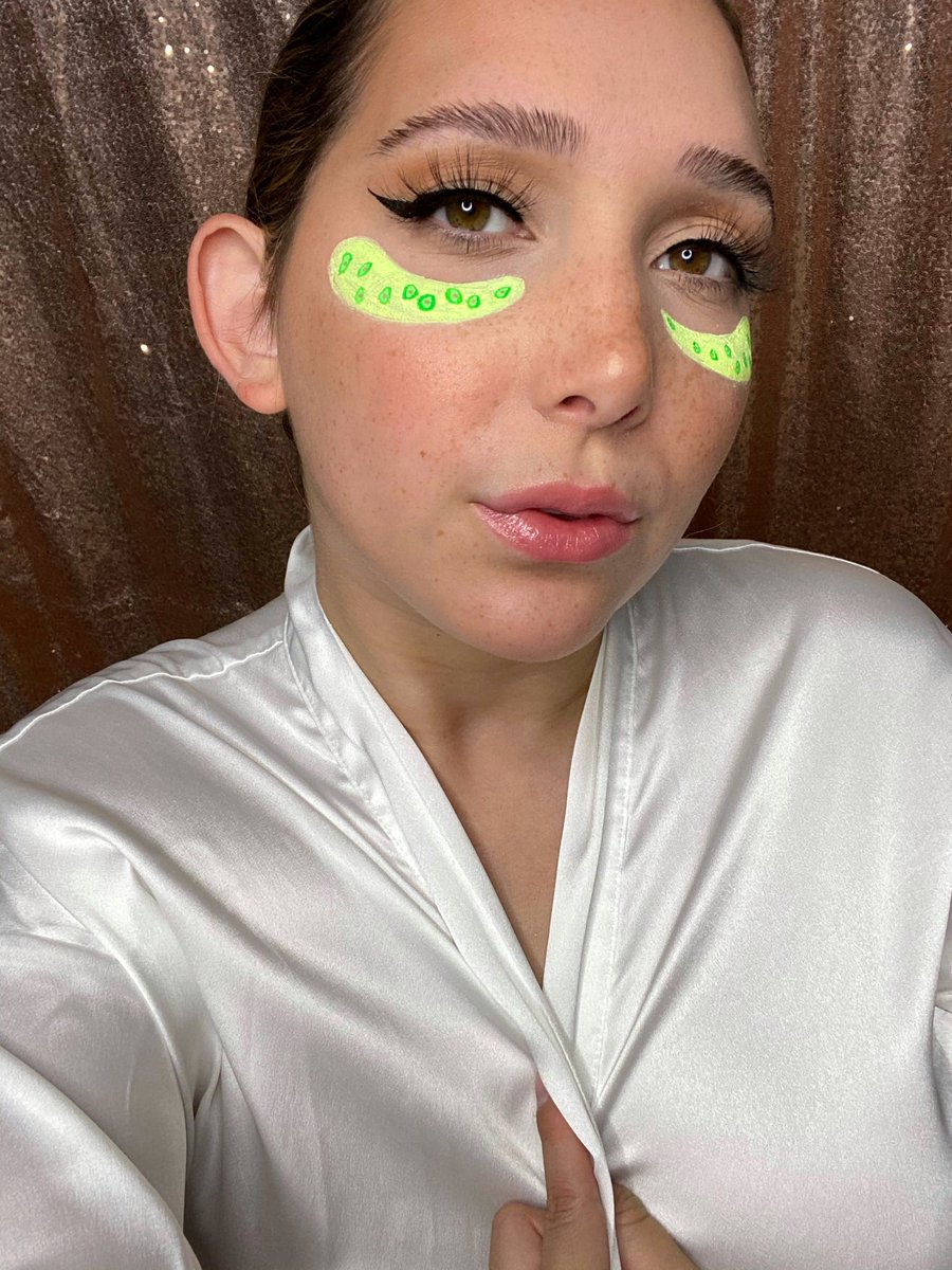 makeupinspobyzo's tweet photo. Spa day makeup 🥑 
@GlamVice 
@MakeupRevUSA 
@MorpheBrushes 
@Jaclynhill 
@BenefitBeauty 
@KosasCosmetics 
@dominiquemakup 
#trendymakeup https://t.co/561a52krMx