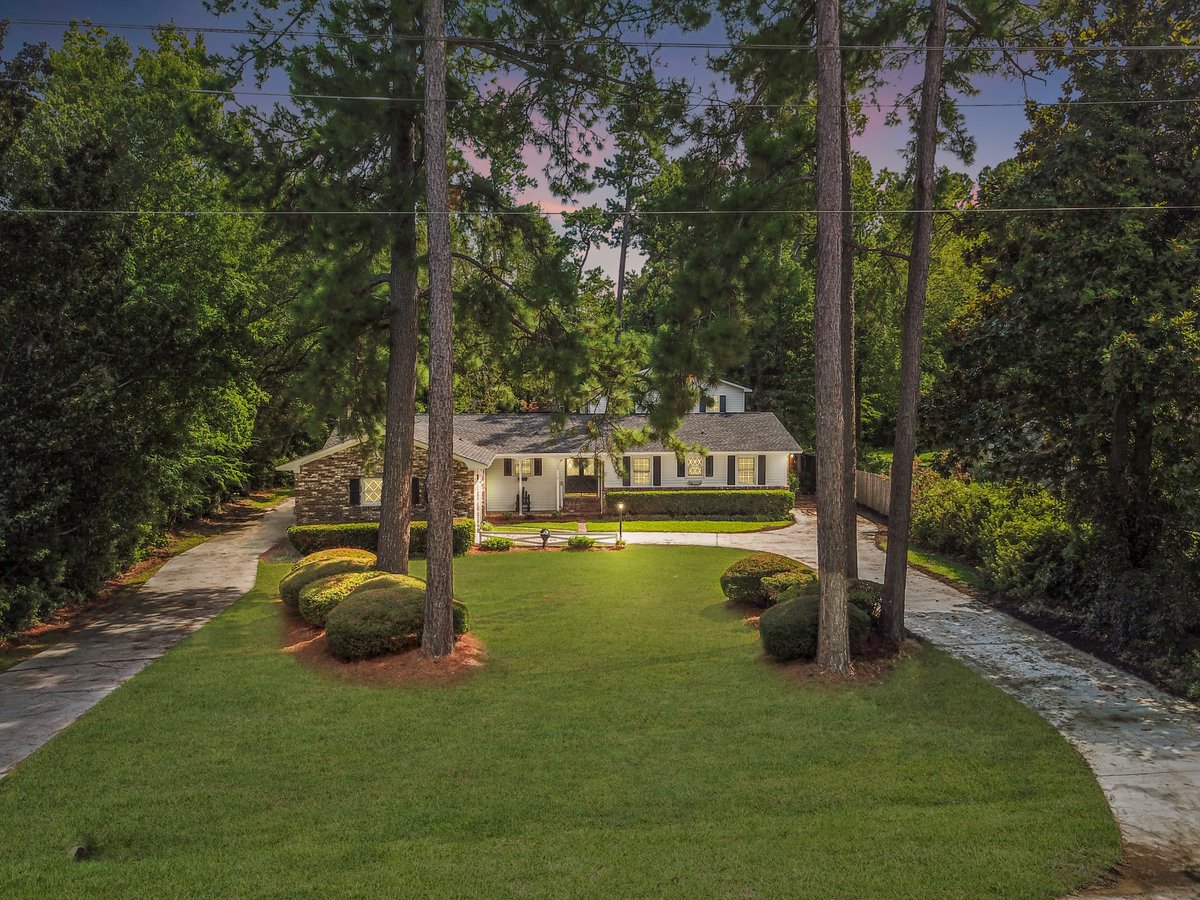 KlimRealtyONE's tweet photo. Now active on the market!! 

You will not find another home like this! So many great things in this home in the heart of Moncks Corner that you have to come see it!

Link, price, photos and more info: https://t.co/R48N1auvYq 
#Klim #MoncksCorner https://t.co/DqNi8eNoVg
