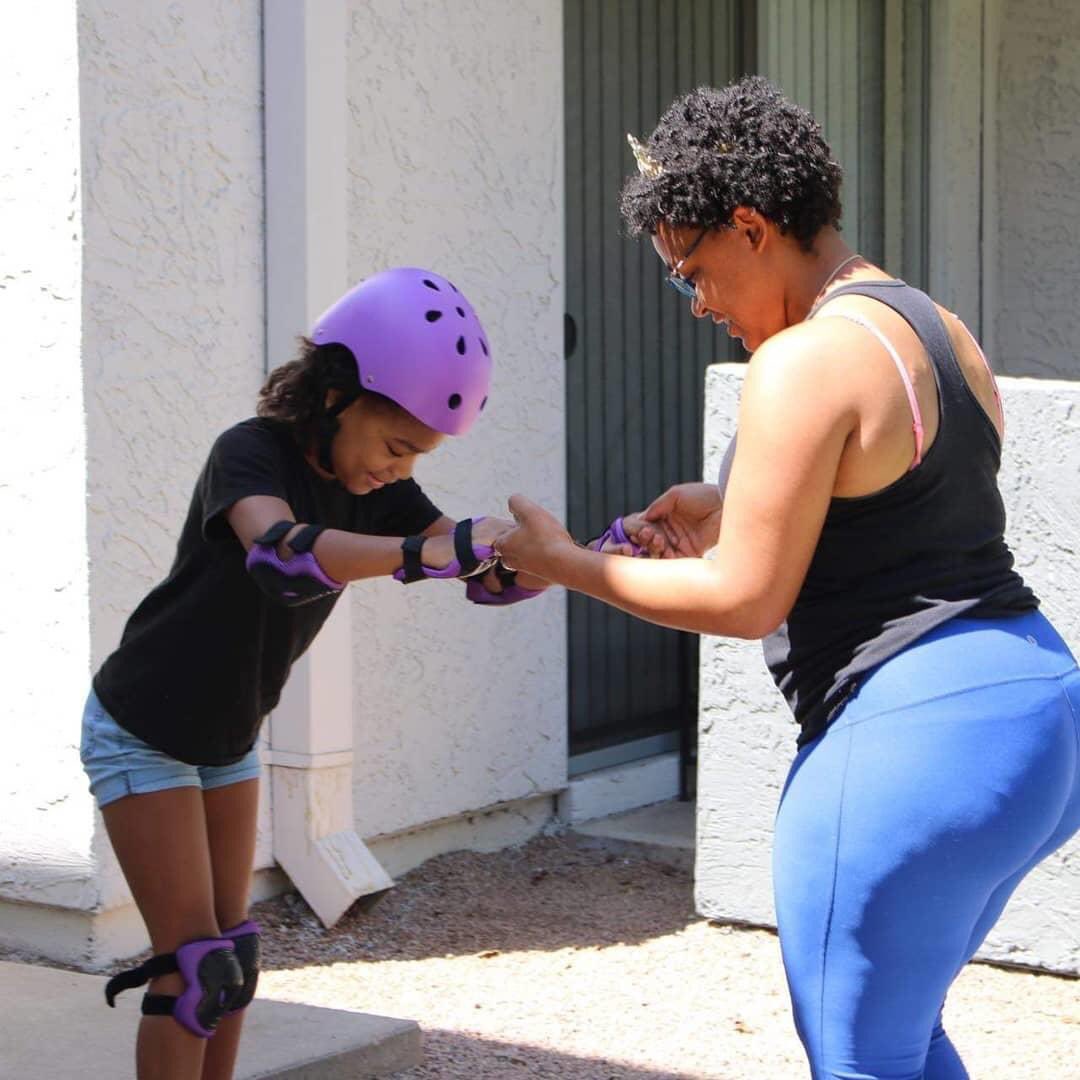 azrollerderby's tweet photo. To all of you folks getting pandemic skates or birthday skates, join #AZRD! Adult & junior teams. And fantastic top level skaters like @punkiepie394 preparing the future of #rollerderby https://t.co/TgpNI3siAc
