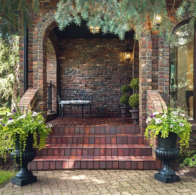 maxime_designs's tweet image. Preserving the unique original stone exterior was one of the best decisions for this comprehensive renovation with @matchlessww 

Lighting @dhillon_lighting_yyc 
Project Manager @matchlessww 
#customrailing #wroughtiron #heritagehome #heritagebrickwork #… instagr.am/p/CD_96TEJVCj/