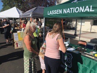 LassenNF's tweet photo. The NorCal 2020 National Forest Fire Prevention Team was at the Farmers Market in Susanville, CA. The team shared prevention messages & current fire restrictions for the #LassenNF with over 70 people. Join us Sat Aug 22 from 8am-12pm #KnowYourForest #YourForestYourResponsibilty https://t.co/o4kDReuYzt