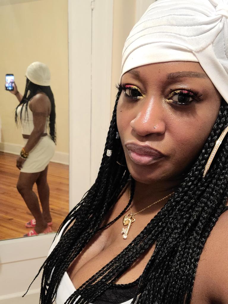 venicea40's tweet photo. The Reflection Of Me 😍🥰😍 https://t.co/oqdv1tHWsM