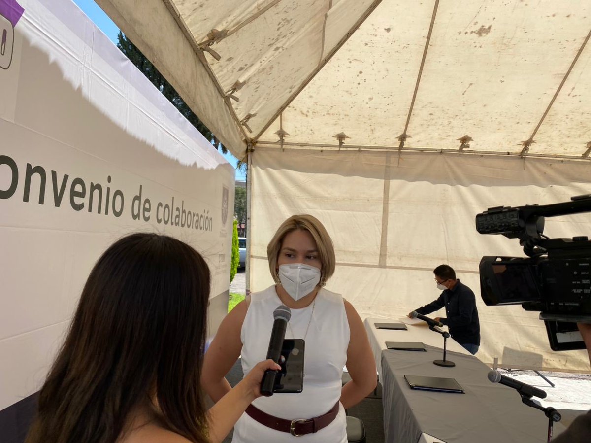 PaulinaMonreal_'s tweet photo. Importante la firma de convenio de colaboración que realizan hoy el @DurangoCap y el @IDAIP_DURANGO, con el objetivo de generar una alianza estratégica que permita fortalecer las acciones en favor de la transparencia. #DurangoTransparente https://t.co/miEJ6tsv6y