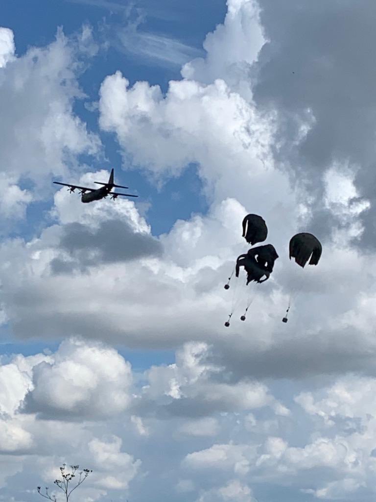TheThomasDennis's tweet image. Somewhere over Salisbury Plain today.  Nice to see 4 propeller engines still in use!👍😀 @WirelessOp @baldwinuk @IntBCC #WirelessOperator #SwipinThruHistory