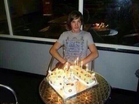listrepidation's tweet photo. STFU WE WASNT ALONE HIS FRIENDS SURPRISED HIM??? I’VE BEEN CRYING OVER NOTHING???? https://t.co/Y7txuQSdDN