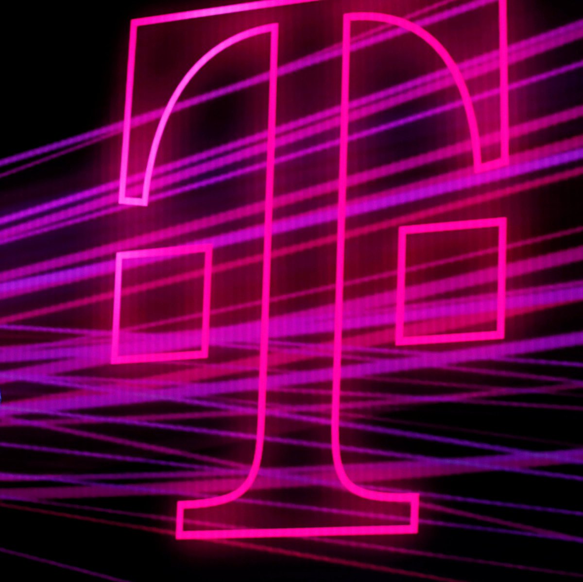 MagentaWarriors's tweet photo. Why wait any longer to join the largest and most reliable #5G network in the market. Come check me out and get your new device with me!! #NERocks #NewTMobile #TeamMagenta #BigGraham https://t.co/makmGTAqsC