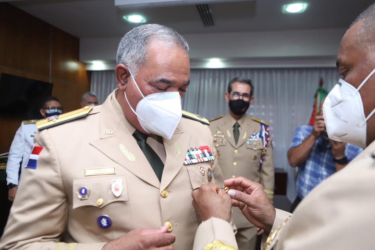 MDefensaRD's tweet photo. La ceremonia fue realizada en la mañana de este lunes en la Comandancia General de esta institución, en donde estuvo presente el Estado Mayor General, entre otras autoridades militares.2/2

#MDefensaRD
#MideTeInforma https://t.co/ul9DhrmE5F