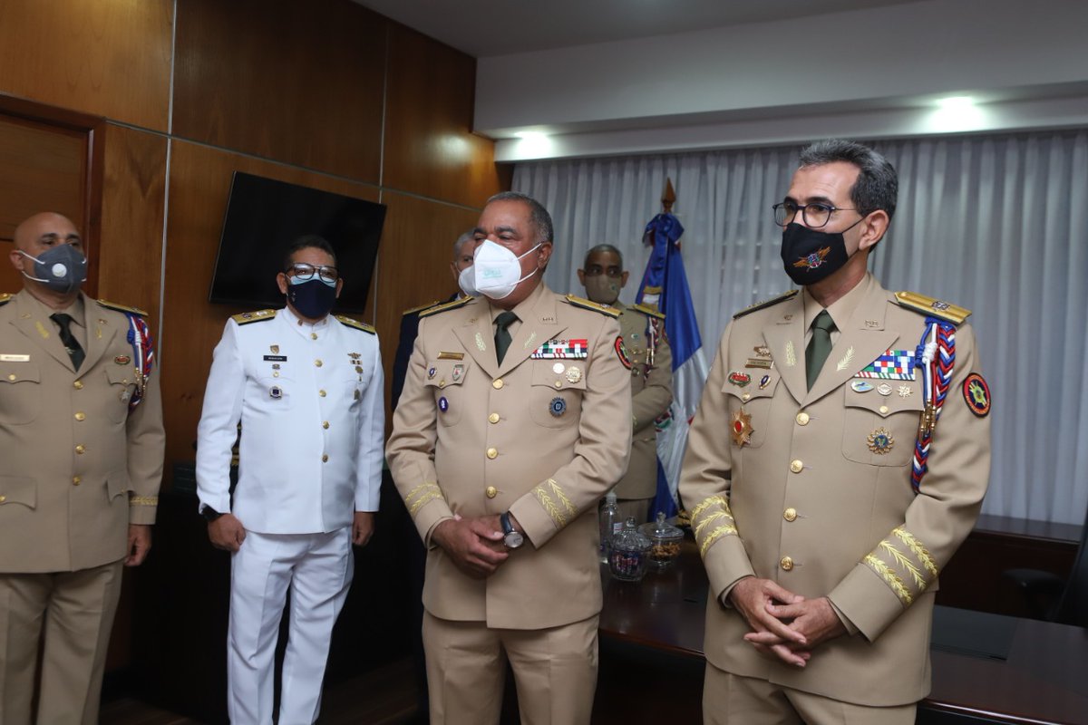 MDefensaRD's tweet photo. La ceremonia fue realizada en la mañana de este lunes en la Comandancia General de esta institución, en donde estuvo presente el Estado Mayor General, entre otras autoridades militares.2/2

#MDefensaRD
#MideTeInforma https://t.co/ul9DhrmE5F