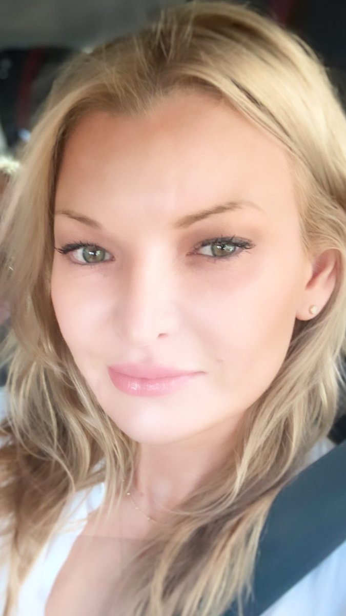 katemossalike's tweet photo. Birthday 3 days away will I be celebrating my 40th with #xrp up or down?? #predictionsplease 🥰 https://t.co/XhsF0On71w