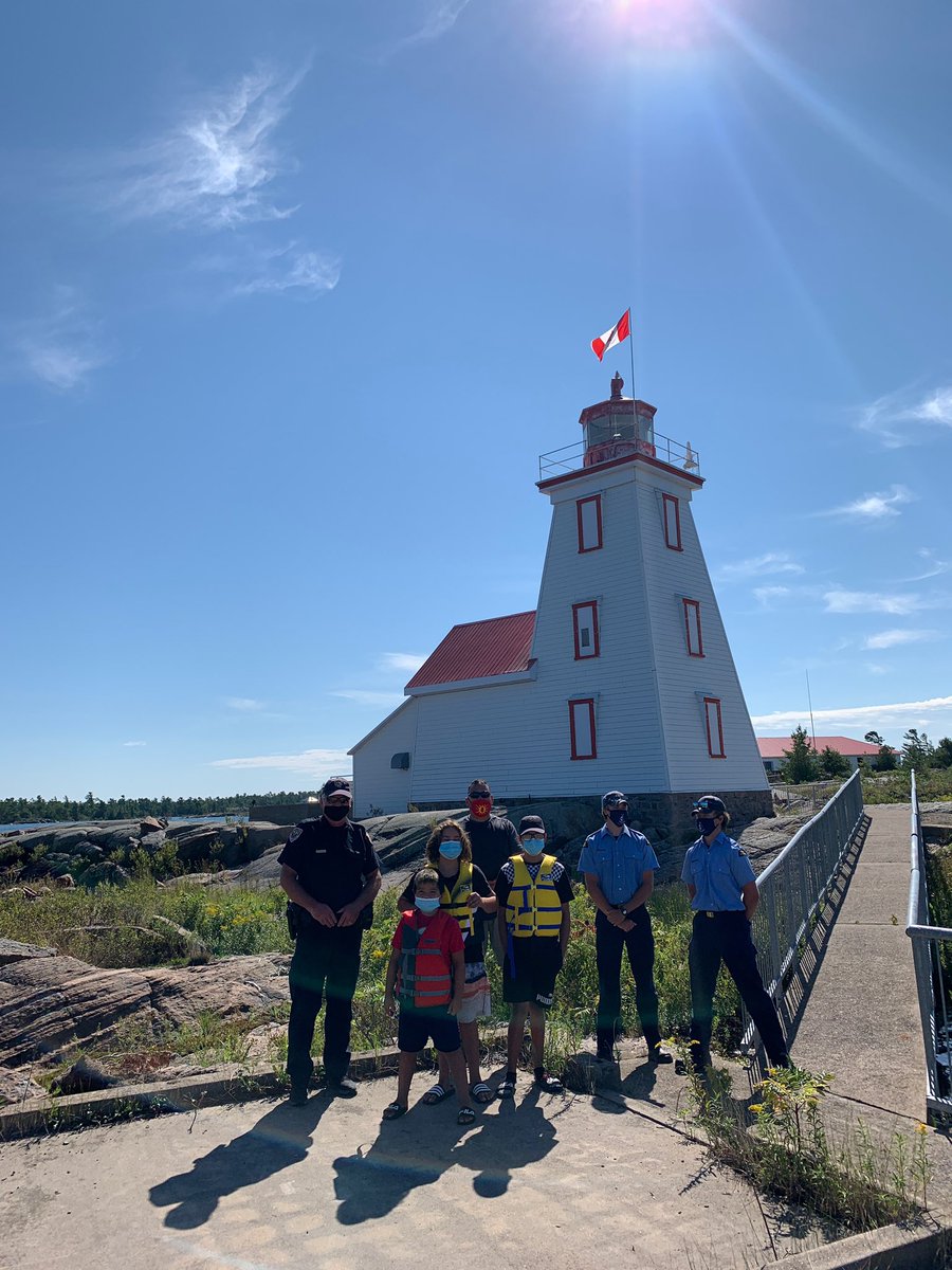 APScops's tweet photo. #magnetawanfn #coastguard tour of our vessels given to Mag youth #indigenouspolicing https://t.co/f3eff09RDv