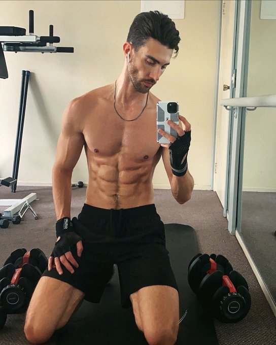 Why they gotta be called &ldquo;dumb&rdquo; bells tho. 🤨 https://t.co/tPNCyadjze<a href="/tag/sendprayers"class="tags"><span>#sendprayers</span></a>