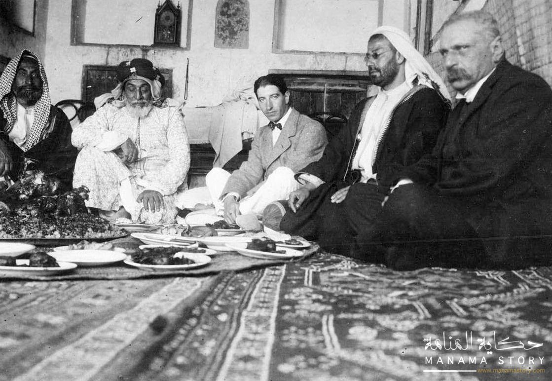 Mohammed_Lori's tweet photo. عندمى وصل كارتير ميناء المنامة كان في استقباله أمير سوق المنامة مجبل الذكير والذي اسكنه في منزل في وسط المنامة ثم رافقه في عدة جولات ابرزها زيارته إلى الحاكم الشيخ عيسى بن علي و الذي بدوره أمر بان يأخذ كارتير بجولة في البحرين. https://t.co/okgz8WiriH