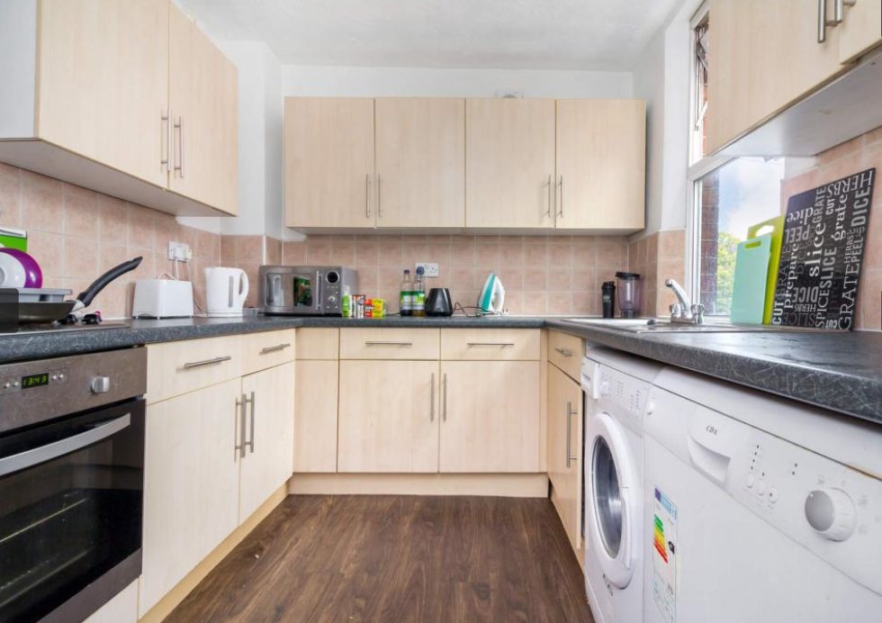 rentinc's tweet photo. Looking for a professional houseshare? We’ve a fabulous deal for you this week in the thriving town of Kirkstall.
✔️ Short distance from Leeds city centre
✔️ All inclusive of bills &amp; wifi

Discover the PERFECT house share for just £89.99pppw: https://t.co/OaTmaskuoo

#houseshare https://t.co/tRxEMS8USl