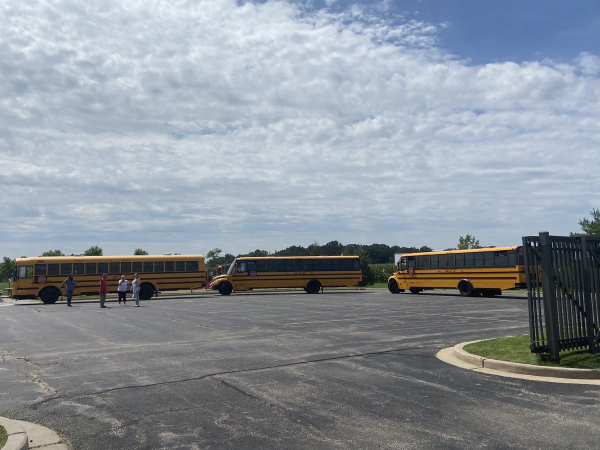 mmgarven's tweet photo. School Bus practice run with new traffic patterns, THANKS DOUSMAN TRANSPORT!@trevorwilmot @TracyDonich https://t.co/0lmprYjelZ