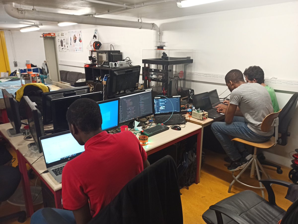 evolutek42's tweet image. Aujourd&apos;hui, c&apos;est test du mat de détection sur le robot, amélioration du code et fabrication d&apos;une balise Lidar ! #CDR2020