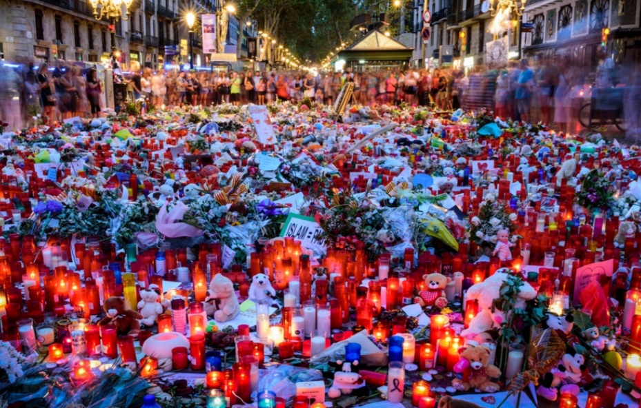 Avui fa 3 anys dels brutals atemptats jihadistes de Barcelona i Cambrils. Junts per Sant Feliu de Codines volem seguir mostrant la nostra solidaritat amb les víctimes innocents de la barbàrie criminal i la nostra esperança en que algun dia es conegui tota la veritat...