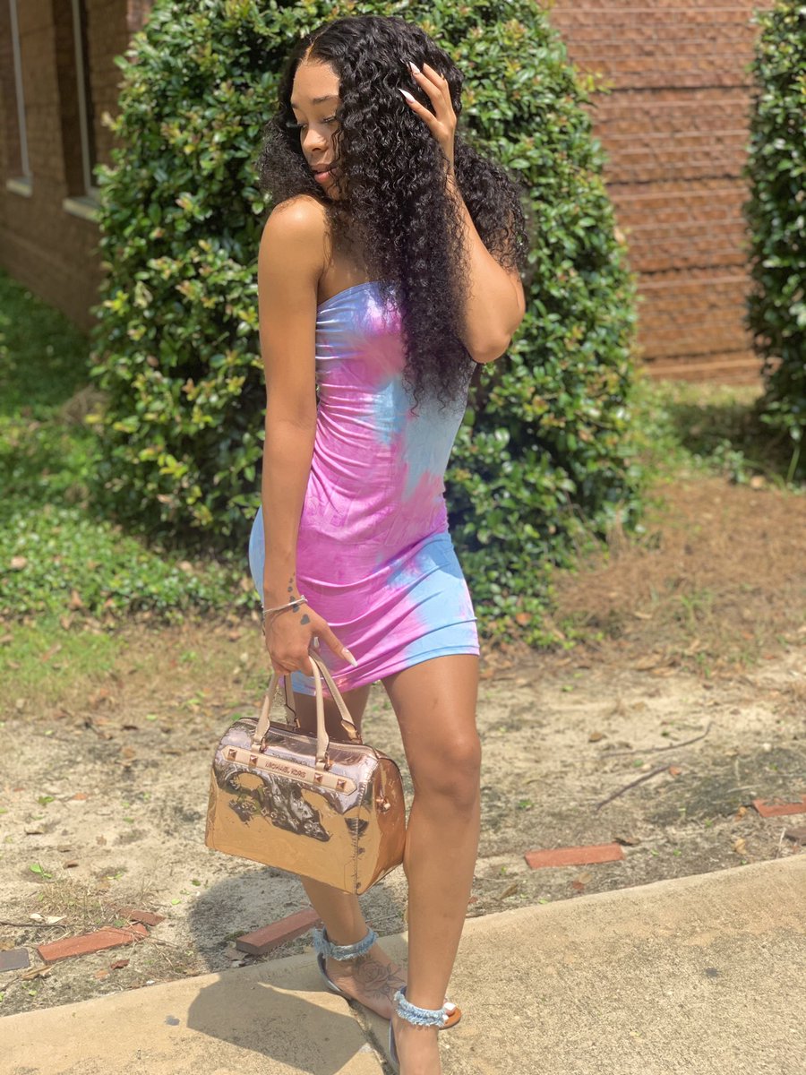 QveenDaija's tweet photo. slim waist , cute face 💗 #myasu https://t.co/lUwMoSDelO
