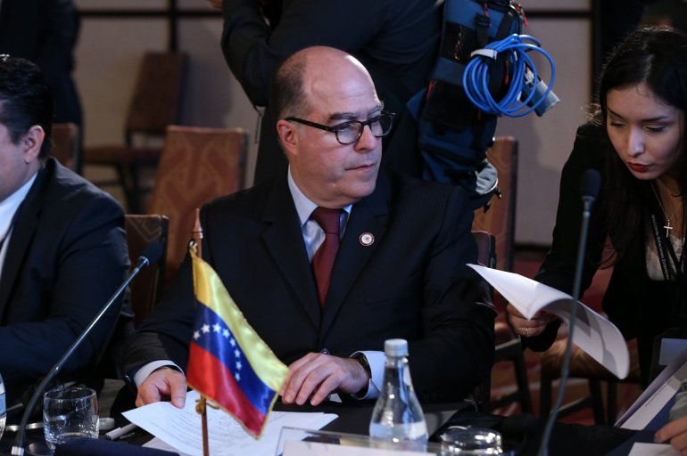 LuisJoeyVZLA's tweet photo. Julio Borges es quizás el mejor embajador del chavismo, ha servido para legitimar ante el mundo al régimen chavista, "representando" en organizaciones internacionales y con gobiernos como el de israel.
#BorgesComunista #BorgesCriminal #VzlaNoVotaEnTirania https://t.co/vRiYGYOW4M