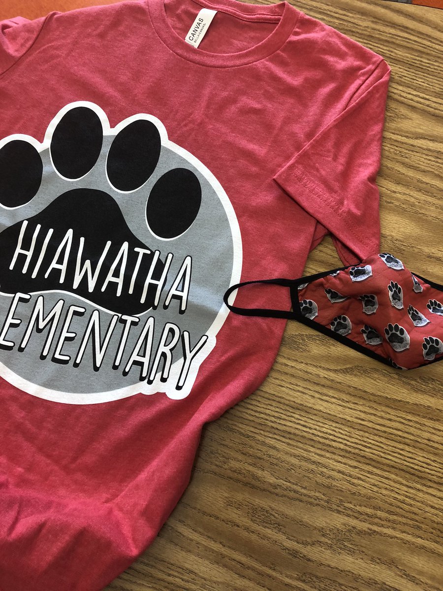 kellychapteach's tweet photo. Ok @JodiMeyer21 and @Mr_JGonzalez now you are just spoiling us!!! Donuts, mask, lunch AND a new Hiawatha shirt??!! Oh I feel the love💚Thank-you so very much! #hiawathapride #d100inspires https://t.co/zl0MLlgxM0