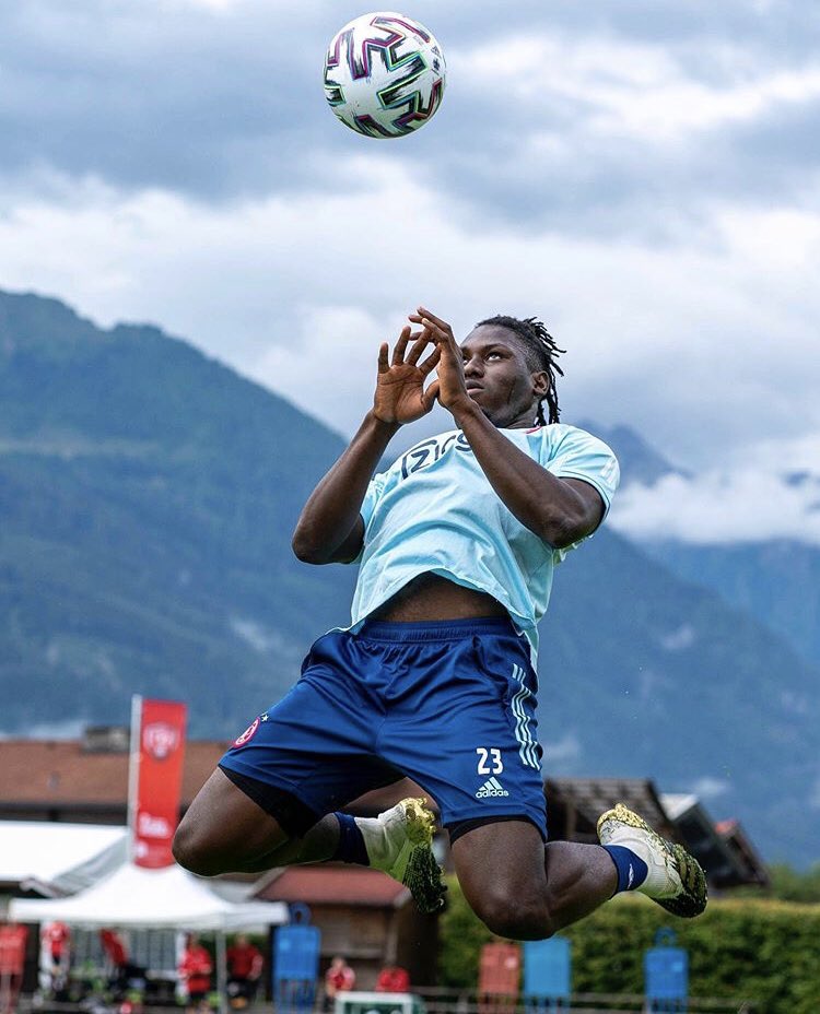 Где играл хаги. Янис хаджи футболист. Хагеваге игра. Роналду ман юнайтед. Мейсон маунт торс.