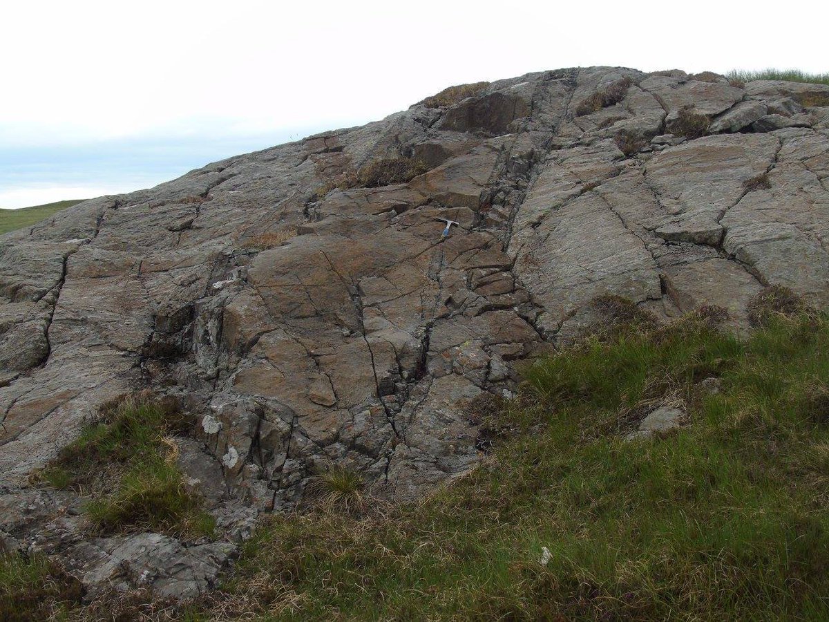 Geology_Tim's tweet photo. #GeoHammerTime Once again on Rum and you can see just how new my hammer was on this trip! I was meant to have a cheap £25 hammer but was offered this hammer for no extra charge after they made a mistake! I lucked out there! #Geology #Hammers https://t.co/e01mgYhqCu